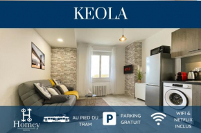 HOMEY KEOLA - Parking privé gratuit - Aux portes de Genève - Au pied du tram - Appartement avec 1 chambre et un grand salon avec un canapé-lit Ambilly